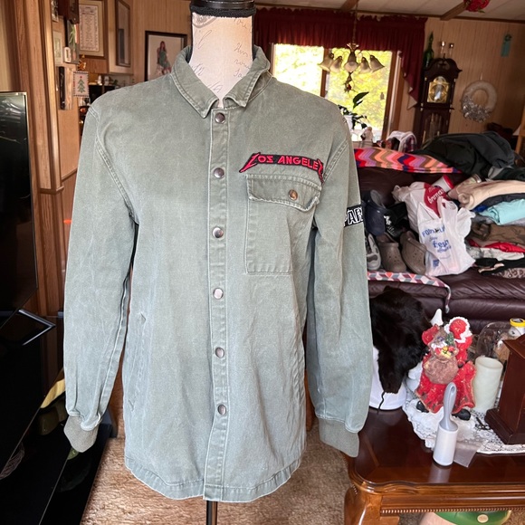 Forever 21 Other - Forever 21 Mens Shirt Jacket Green
Denim Snap Pockets Patches
Streetwear S